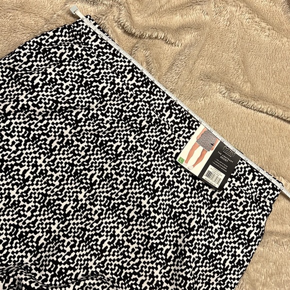 JONES NEW YORK The Contrast Skort Black Fuzzy Blocks - Picture 7 of 8